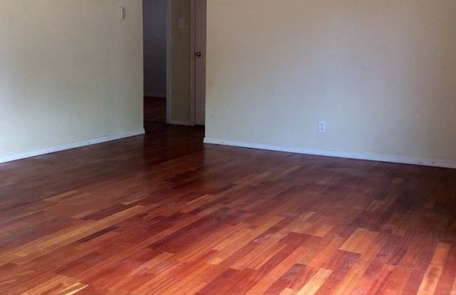 2600 N. Mossman Gallery 3