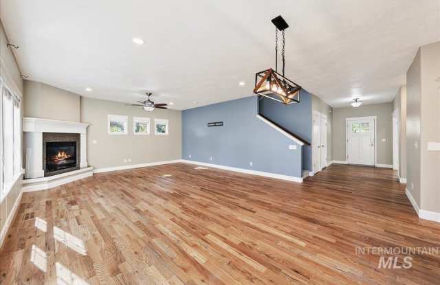 1210 West Cobblefield Court Gallery 4