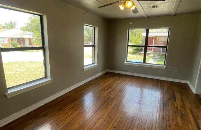 2 Bedroom 1 Bathroom Duplex For Lease Available 10/09/2026 Gallery 3
