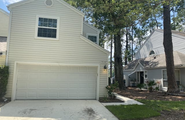 11230 LAKE MANDARIN CIR E - 11230 Lake Mandarin Circle East, Jacksonville, FL 32223
