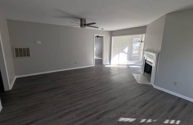 Charming 3BR Townhome in Charlotte Gallery 4