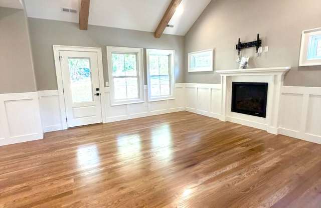 Newly built, 2 bedroom 2 bath with office space, downtown Hendersonville area Gallery 4