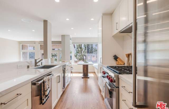 17083 Palisades Cir photos photos