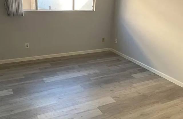 702 Meyer Ln # R Gallery 3