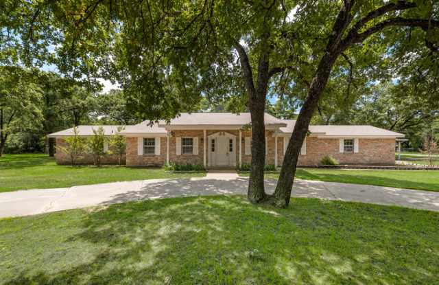 209 Bob White Trail - 209 Bob White Trail, Rendon, TX 76028