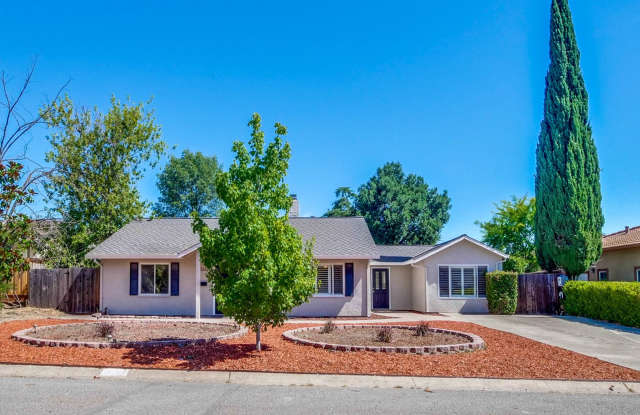 Large single family 4 Bed, 2 1/2 Bath Home Located in Desirable El Quito Neighborhood photos photos