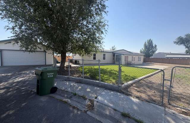 690 Maple Court Gallery 1