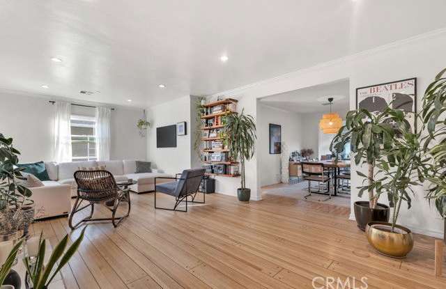 5727 Colbath Avenue photos photos