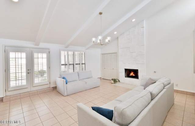 7025 SAN MARINO Drive Gallery 4