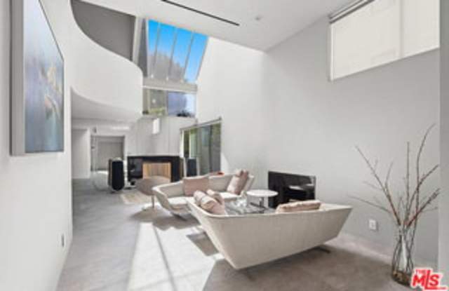 11925 Goshen Avenue Gallery 1