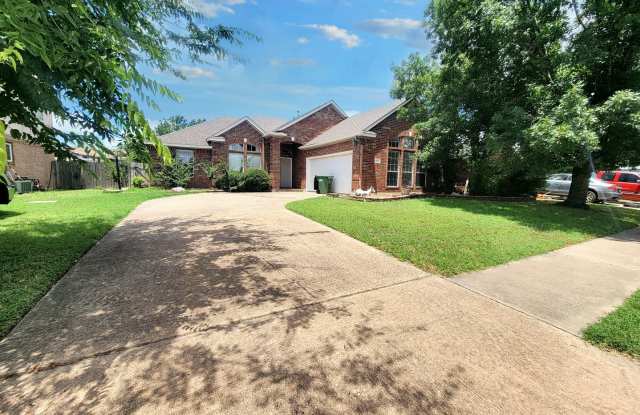 3/BR, 2/BA Home with Spacious Layout  Large Backyard - 613 Deercreek Lane, Leander, TX 78641