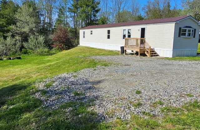 3 Bed 1 Bath Wiscasset - 706 Gardiner Road, Lincoln County, ME 04578 3 Bed 1 Bath Wiscasset - 706 Gardiner Road, Lincoln County, ME 04578