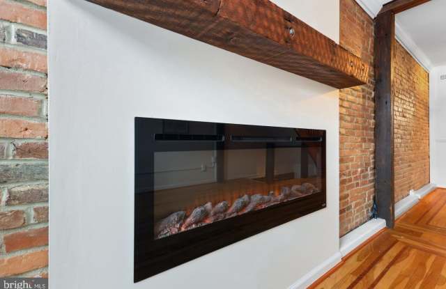 1335 ANDRE Street Gallery 4