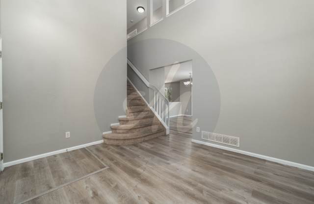 East Side Home with a Large Back Yard! Gallery 4