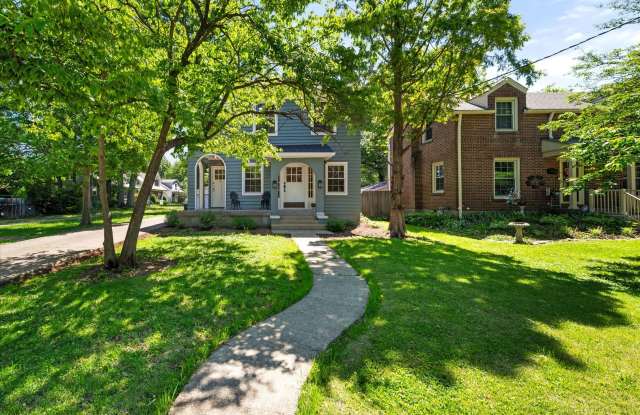 Beautiful 3BR house- perfect roommate set up! 1/2 price security deposit with qualified application Gallery 3