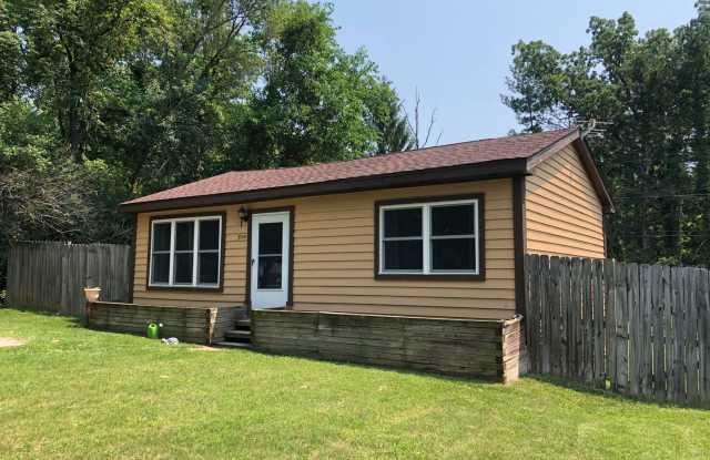 Cute 2 Bedroom in Wonder Lake! Large Fenced Yard! photos photos