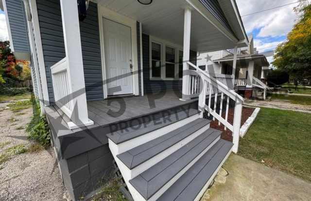 12010 Castlewood Avenue Gallery 1