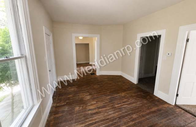 1323 Grant Avenue Gallery 4