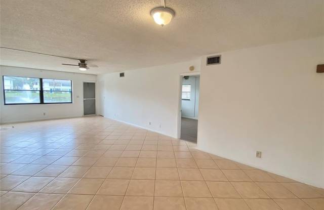 3122 SW 20th Ter Gallery 2