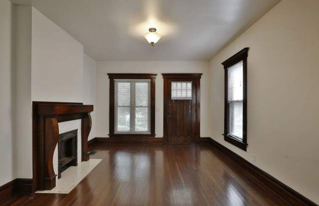 NEWLY RENOVATED NORTH CAMPUS - 6 BEDROOM 4 FULL BATHROOMS. THIS ONE HAS IT ALL! Gallery 4