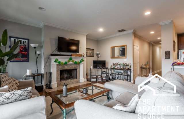 1136 W Diversey photos photos