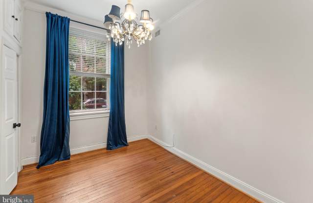 3267 N Street NW unit: 2 photos photos