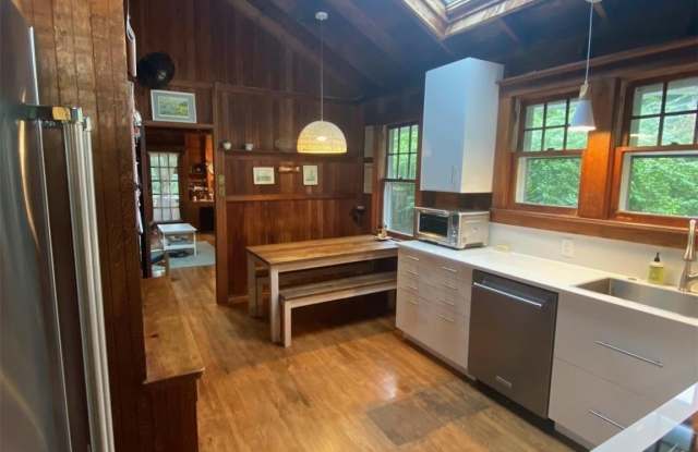 876 Evergreen Walk Gallery 4