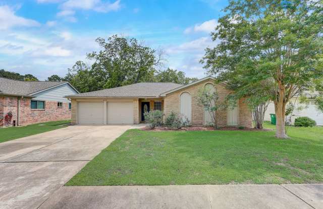 Everything You Need. All Right Here. - 16119 Rill Lane, Houston, TX 77062