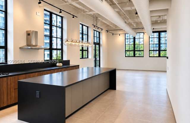 1749 NE Miami Ct Gallery 1