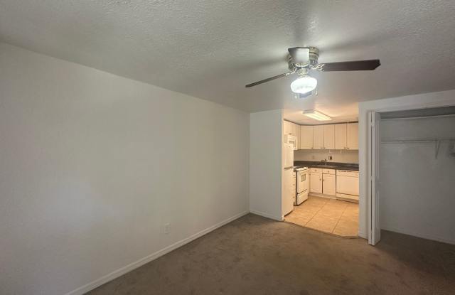 LIMITED SPECIAL: Lease by 10/31 and get HALF of your first full month RENT FREE!!! Gallery 3