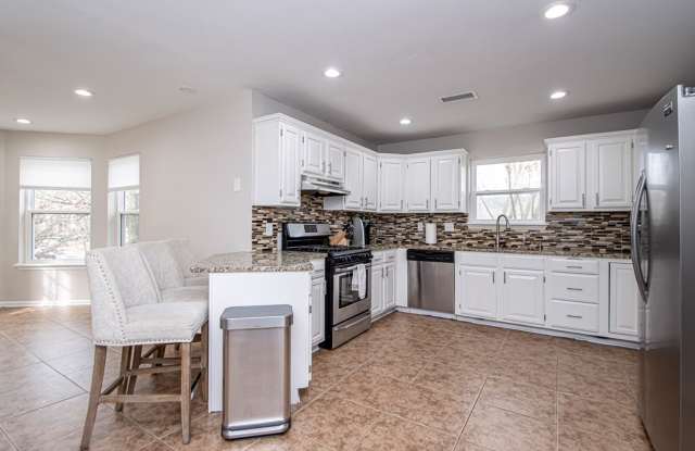 Spacious 4-Bedroom Home in West Little Rock Near Starbucks & The Athletic Club Gallery 4
