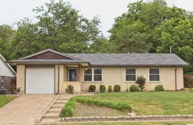 Cute as can be near White Rock Lake - 11339 Fernald Avenue, Dallas, TX 75218