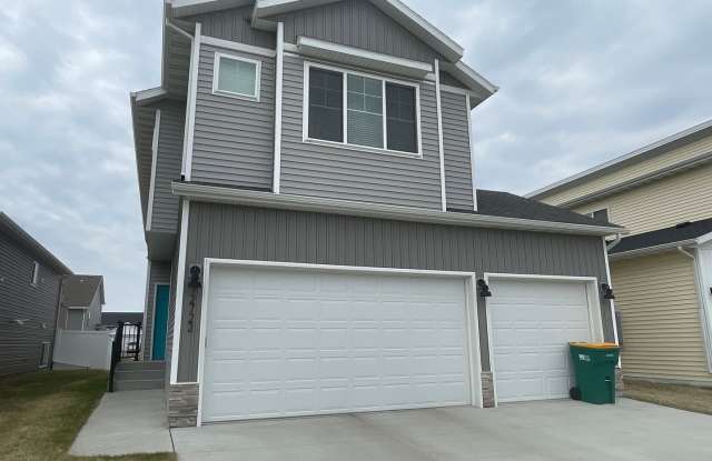 4-bedroom, 3.5-bathroom West Fargo Single-Family Home w/ 3 Stall Garage photos photos