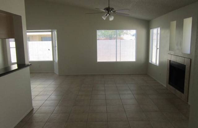 8820 W GREENBRIAN Drive Gallery 3