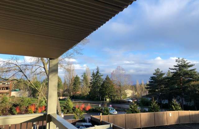 Southern facing! Sunny and Bright condo.... downtown Winslow location photos photos Southern facing! Sunny and Bright condo.... downtown Winslow location photos photos