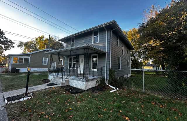 Huge 4 bed 2 bath 2 story - 405 Beech Street, Valparaiso, IN 46383
