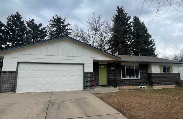 STUDENTS WELCOME! Spacious Home in West Ft. Collins w/ Large Fenced Yard, Garage photos photos
