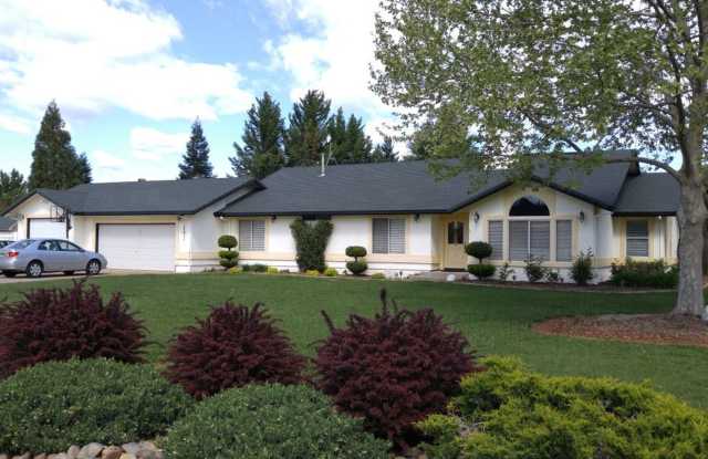 12611 Autumn Oak Lane - 12611 Autumn Oaks Lane, Shasta County, CA 96003