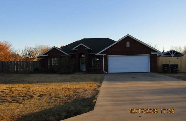 Pecan Valley Four Bedroom Home with a Pool! - 6 Stonebrook Drive, Comanche County, OK 73505
