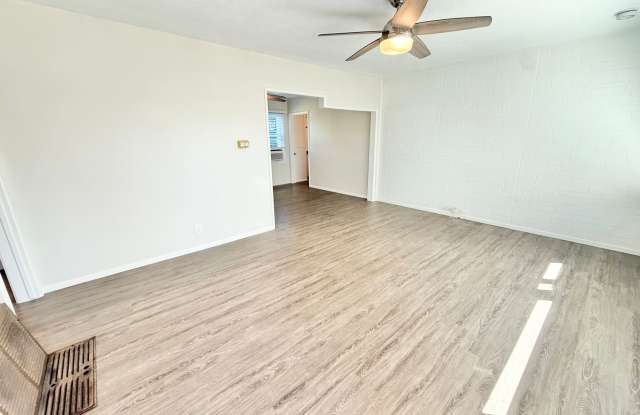Charming Lakewood 2-Bedroom Home with Huge Backyard & Garage Gallery 4