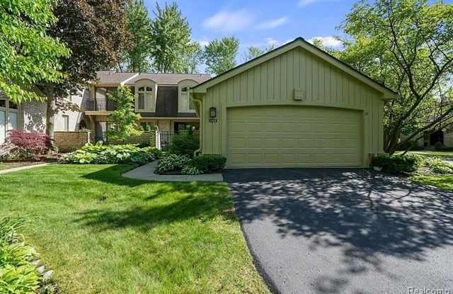 1466 TIMBERVIEW Trail - 1466 Timberview Trail, Oakland County, MI 48304
