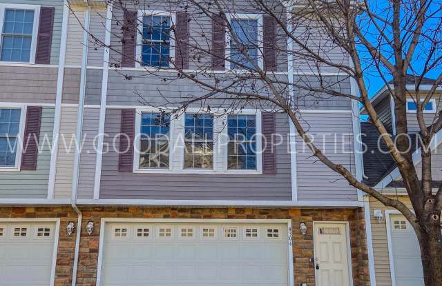 WINTER SPECIAL!! $1425 for a 2 Bedroom, 2.5 Bath Townhome in Urbandale near the walking trails!!! - 4306 152nd Place, Urbandale, IA 50323