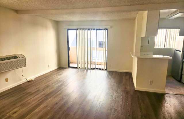 Spacious Studio Living in Prime LA! photos photos