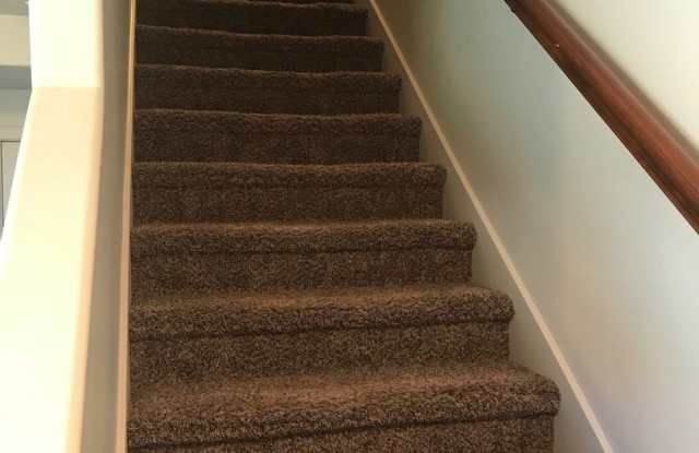Immaculate Edgewater Townhome!! Gallery 4