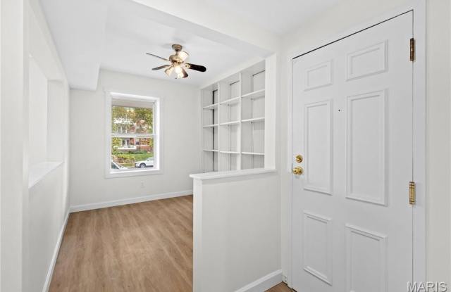 5560 Waterman Boulevard Gallery 3