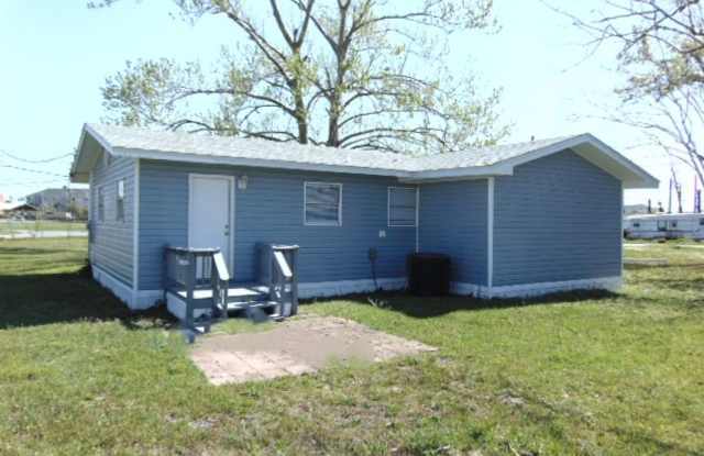 3 bedroom 2 bath home on large corner lot! Gallery 4