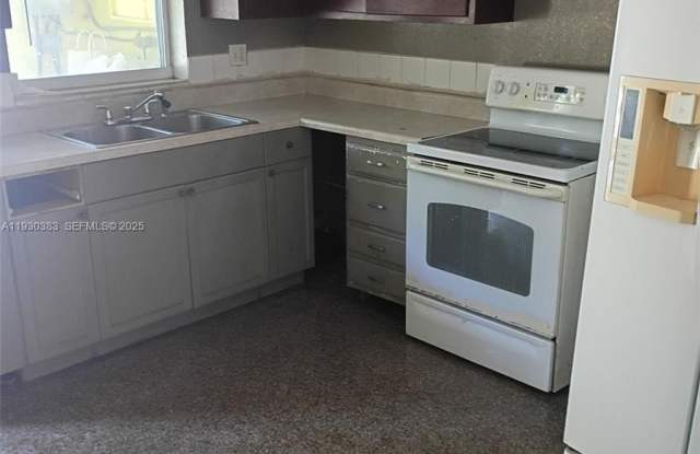 1017 Chipola Rd - 1017 Chipola Road, Fort Pierce, FL 34950