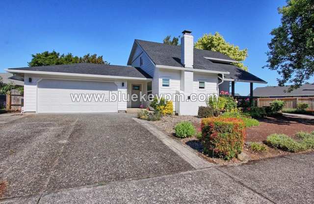 3 Bed, 2 Bath in Cascade Park with Primary on Main Floor Gallery 4
