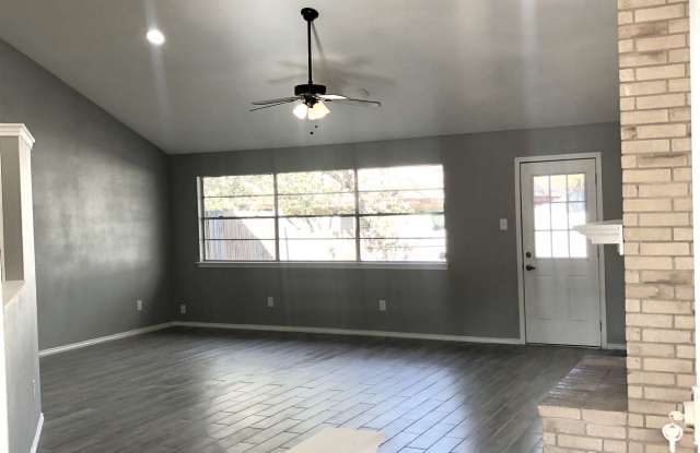 9611 Brook Grn Gallery 4