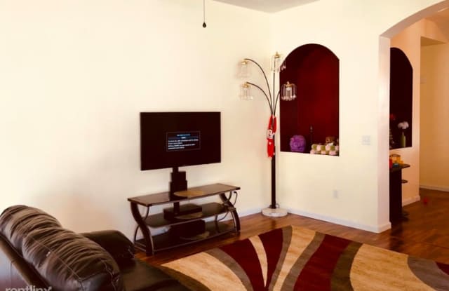 1434 Lakes Cir Dr Gallery 2